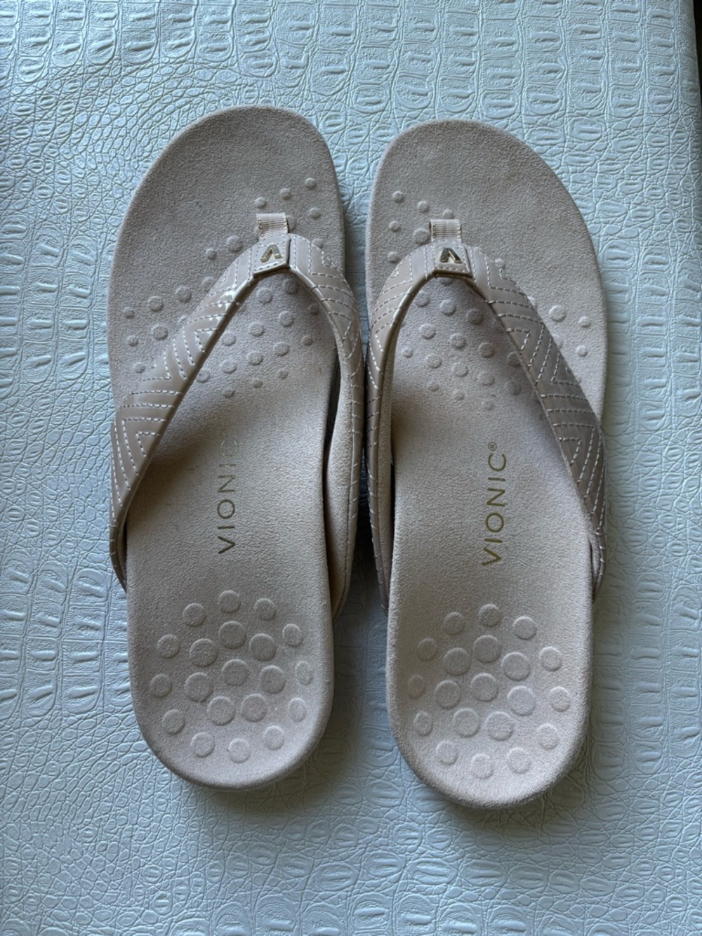 Vionic Beige Thong Sandals with Gold Accent Size 11